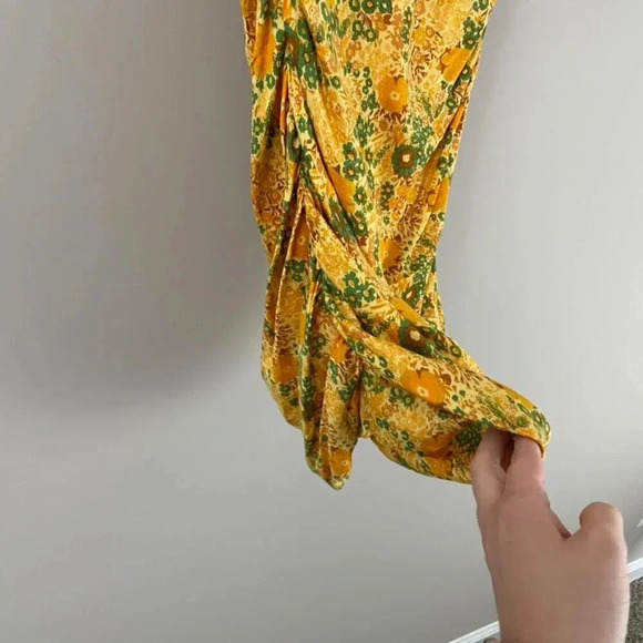 Urban Outfitters Yellow Floral Ruched Bodycon Mini Dress Size Large - Picture 5 of 6